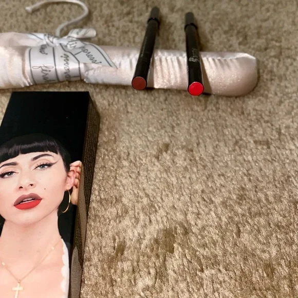 💲5 | 2 Lip Liner Duo - Picture 6 of 8